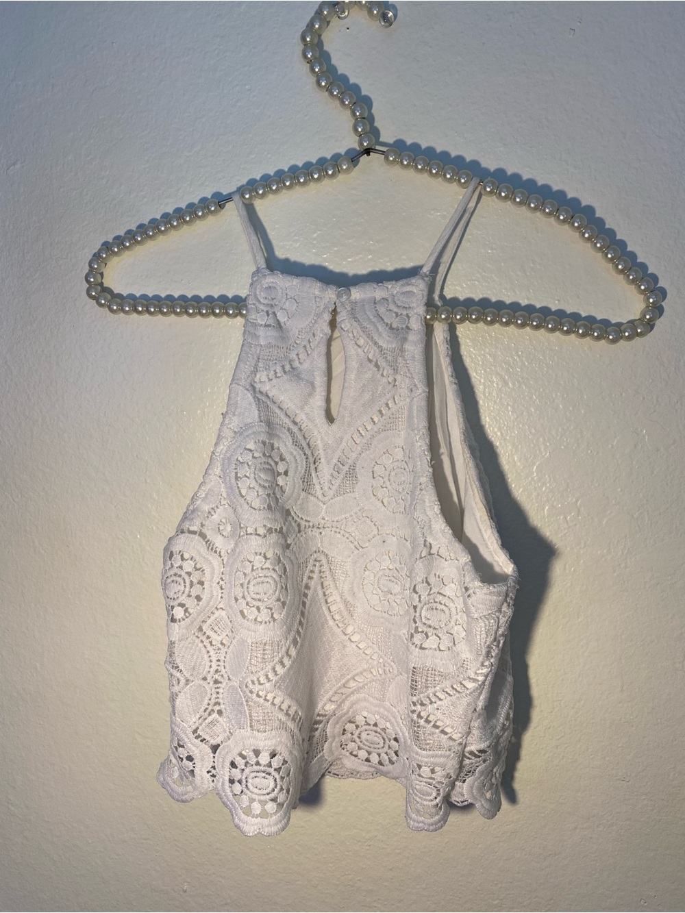Abercrombie and fitch women’s size small white eyelit crop top with scallop - Picture 4 of 4